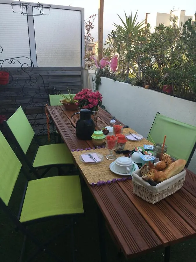 La Petite Maison Marseille Bed & Breakfast